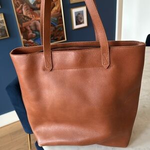 Madewell Medium Leather Transport Tote in English Saddle